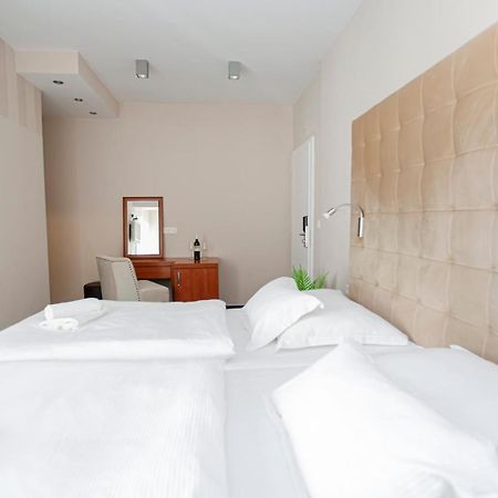 Hotel Bozikovina 3 โปดสตรานา ภายนอก รูปภาพ