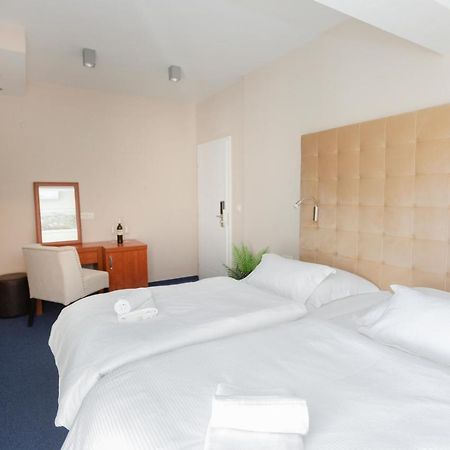 Hotel Bozikovina 3 โปดสตรานา ภายนอก รูปภาพ