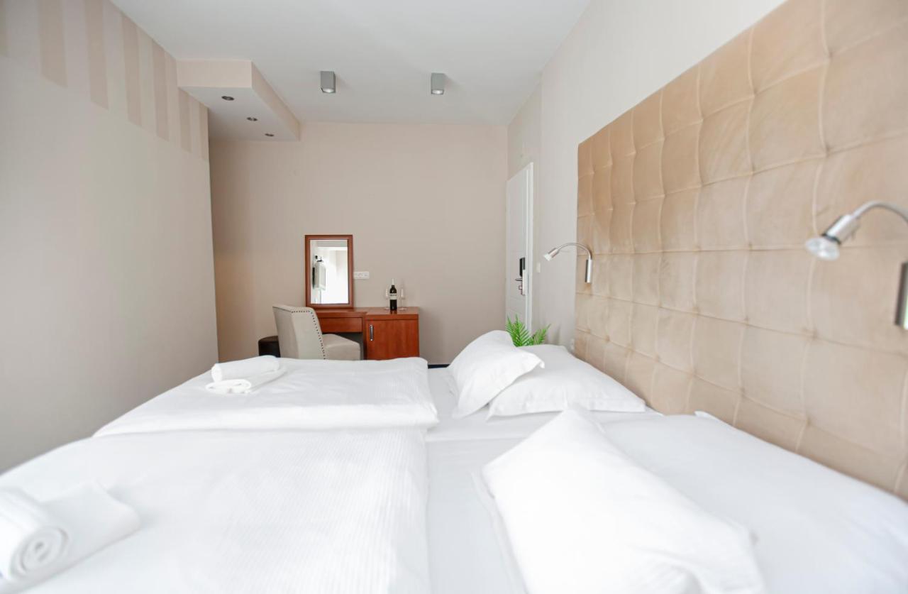 Hotel Bozikovina 3 โปดสตรานา ภายนอก รูปภาพ